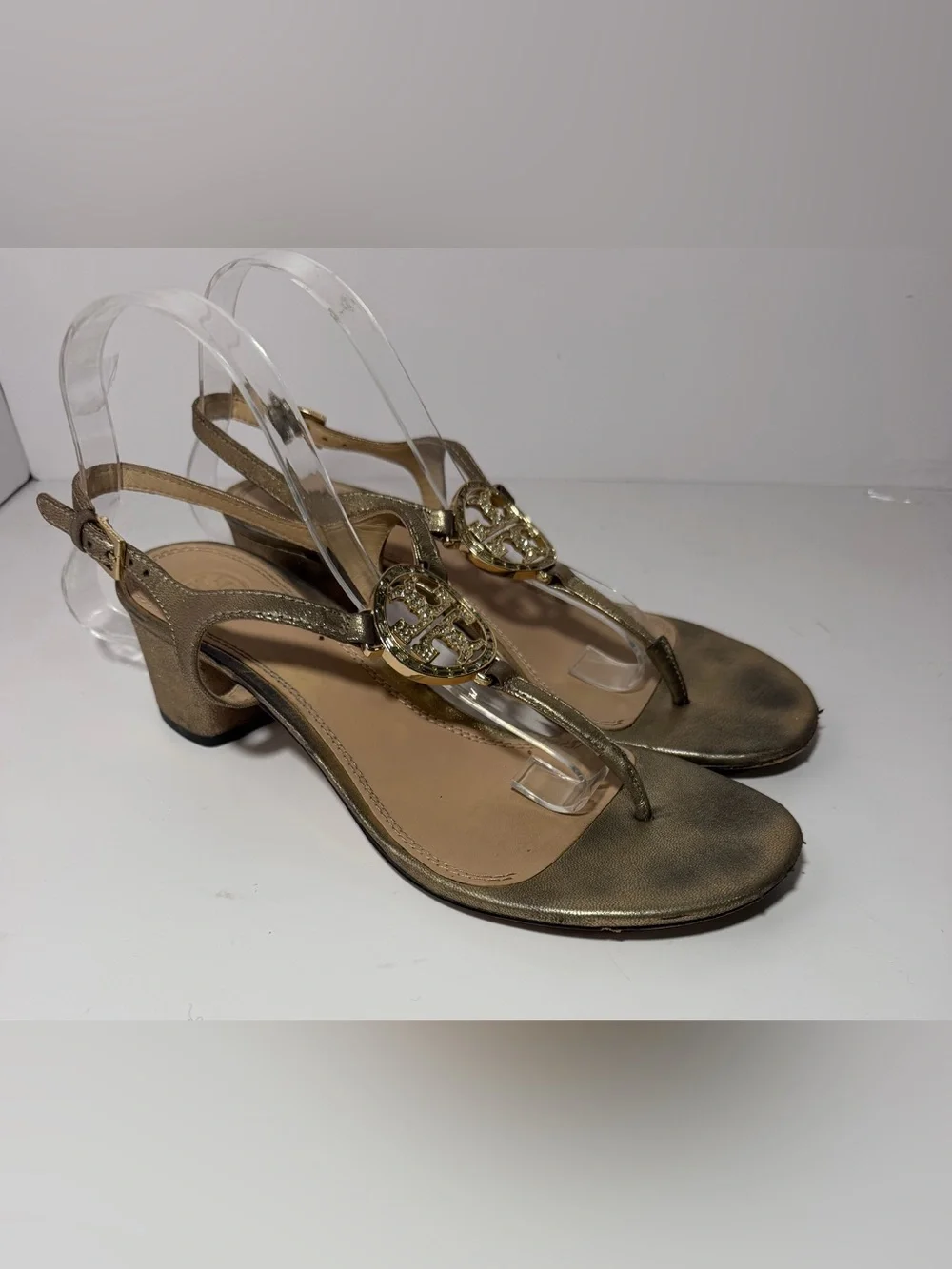 Tory Burch Antiqued Metallic Gold T Strap Rhinestone Logo Sandals SZ 8.5